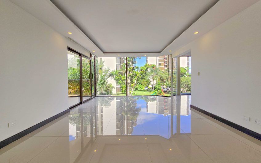 Apartamento de 3 habit. + de servicio con vista en Bello Horizonte Escazú