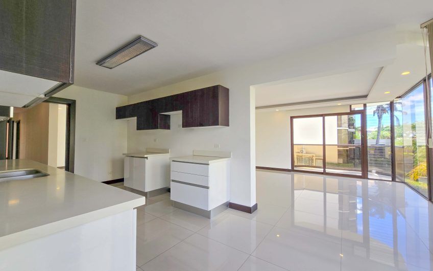 Apartamento de 3 habit. + de servicio con vista en Bello Horizonte Escazú