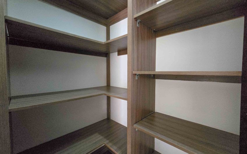 Apartamento de 3 habit. + de servicio con vista en Bello Horizonte Escazú