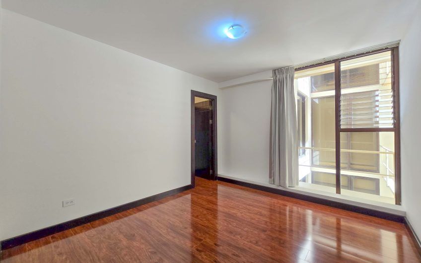 Apartamento de 3 habit. + de servicio con vista en Bello Horizonte Escazú
