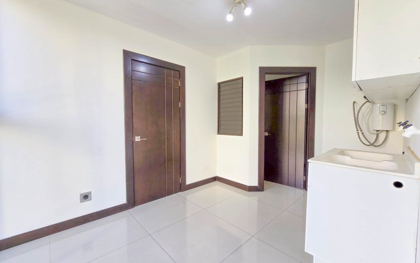 Apartamento de 3 habit. + de servicio con vista en Bello Horizonte Escazú