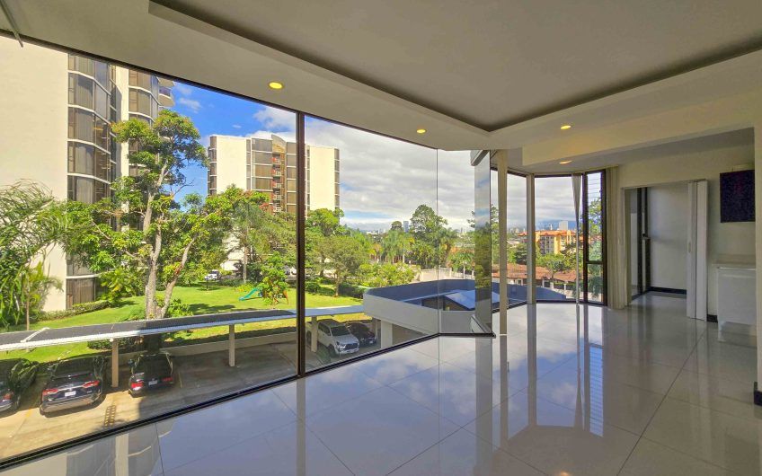 Apartamento de 3 habit. + de servicio con vista en Bello Horizonte Escazú