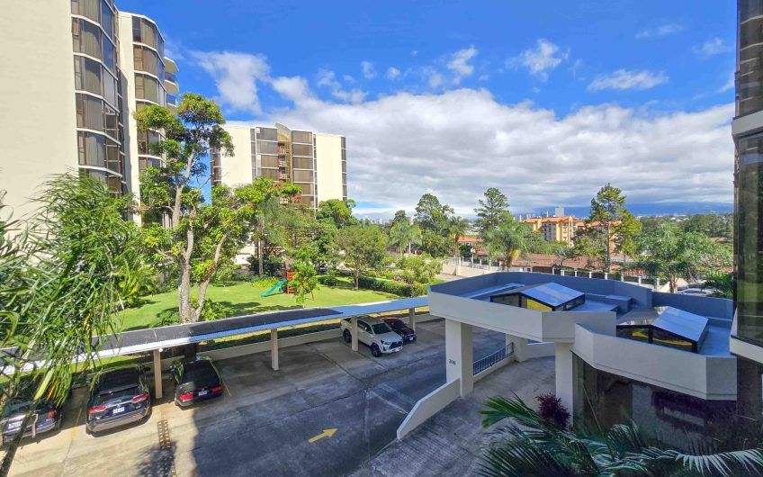 Apartamento de 3 habit. + de servicio con vista en Bello Horizonte Escazú