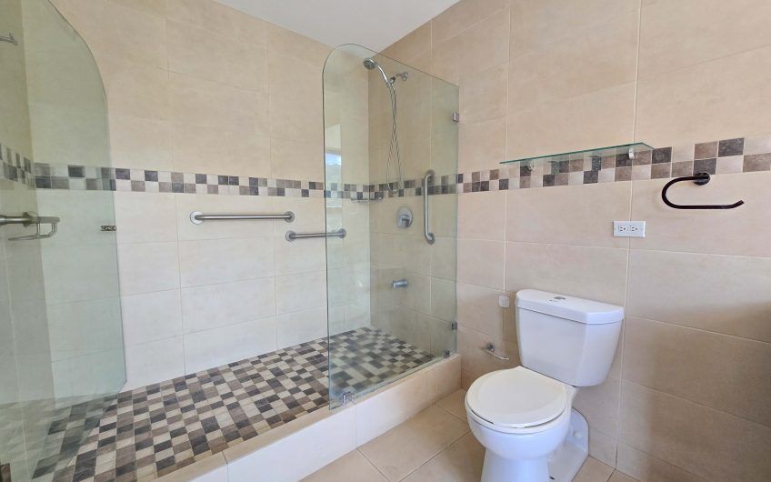 Apartamento de 3 habit. + de servicio con vista en Bello Horizonte Escazú