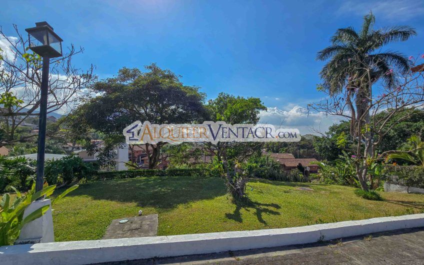 Apartamento de 3 habit.+ de servicio en Bello Horizonte Escazú