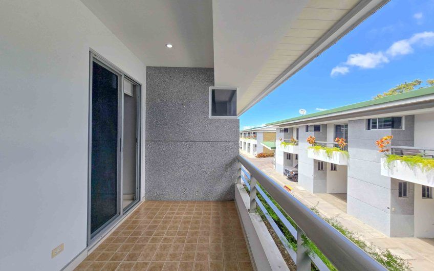 Condo esquinero amueblado de 3 habit. en Bello Horizonte Escazú