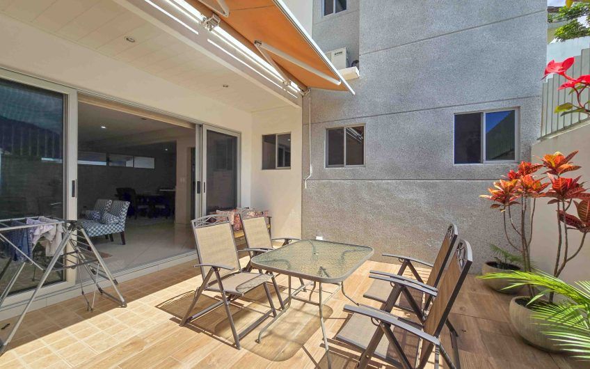 Condo esquinero amueblado de 3 habit. en Bello Horizonte Escazú