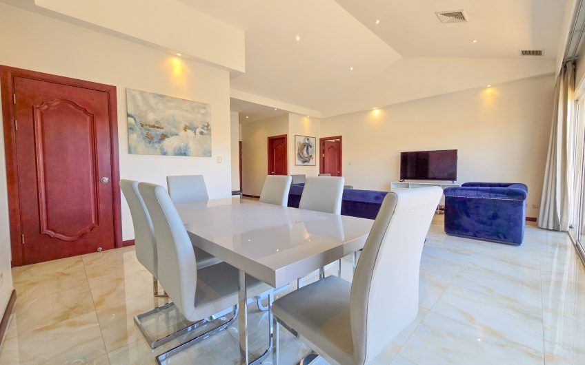 Apartamento amueblado de 3 habit. con terraza en San Rafael Escazú