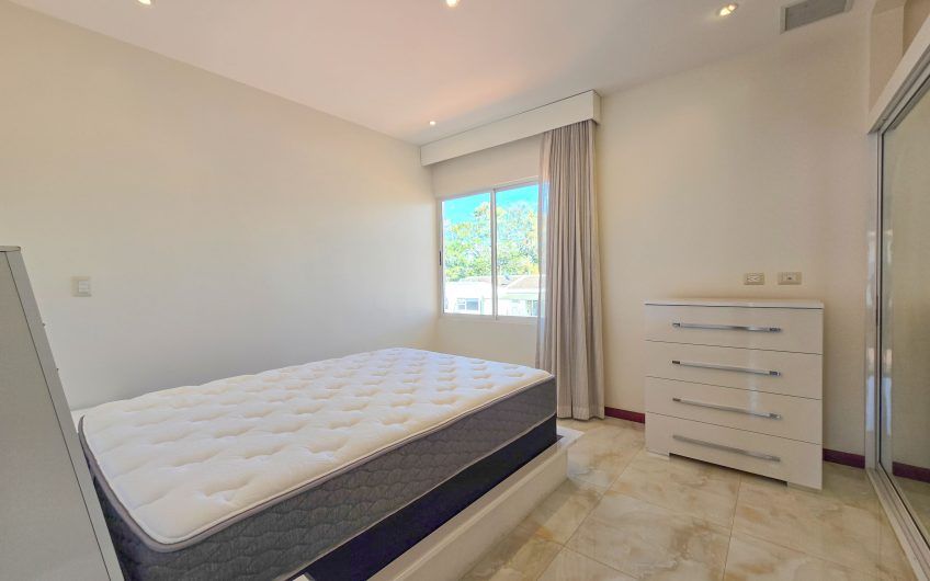 Apartamento amueblado de 3 habit. con terraza en San Rafael Escazú