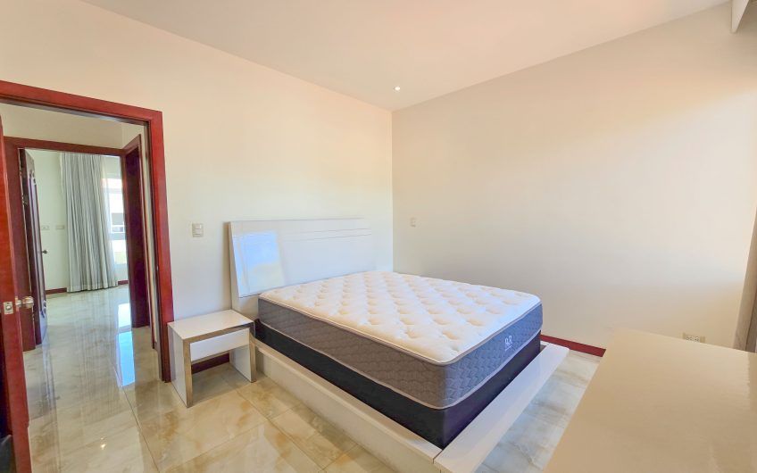 Apartamento amueblado de 3 habit. con terraza en San Rafael Escazú