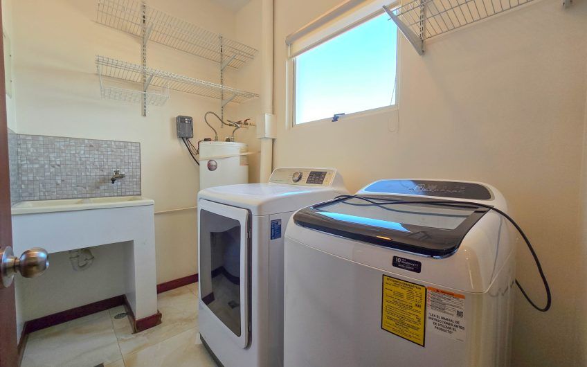 Apartamento amueblado de 3 habit. con terraza en San Rafael Escazú