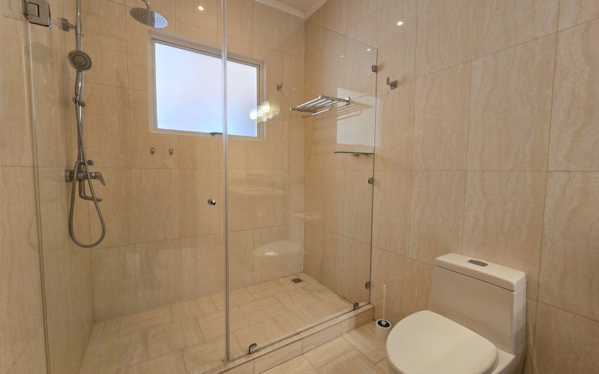 Apartamento amueblado de 3 habit. con terraza en San Rafael Escazú