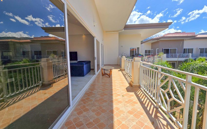 Apartamento amueblado de 3 habit. con terraza en San Rafael Escazú