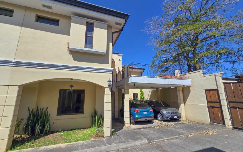 Condo de 240 m2 de 3 habit. y con terrazas en Santa Ana Centro