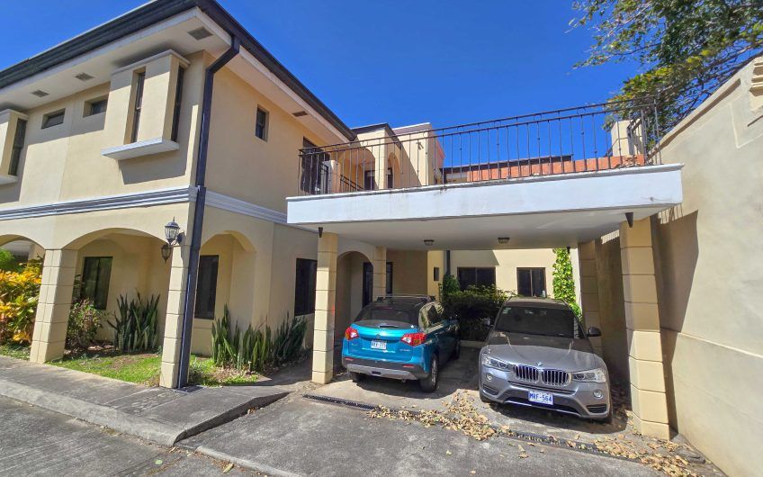 Condo de 240 m2 de 3 habit. y con terrazas en Santa Ana Centro