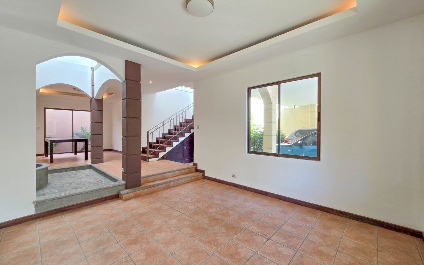 Condo de 240 m2 de 3 habit. y con terrazas en Santa Ana Centro