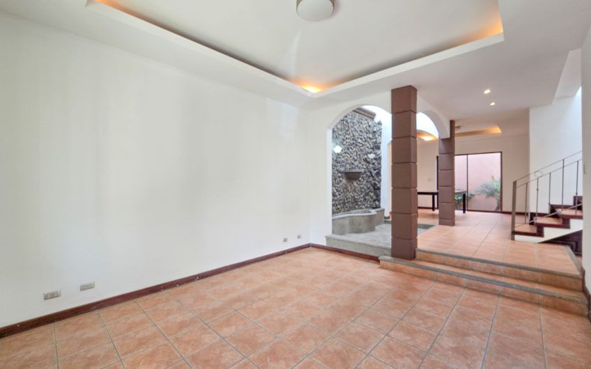 Condo de 240 m2 de 3 habit. y con terrazas en Santa Ana Centro