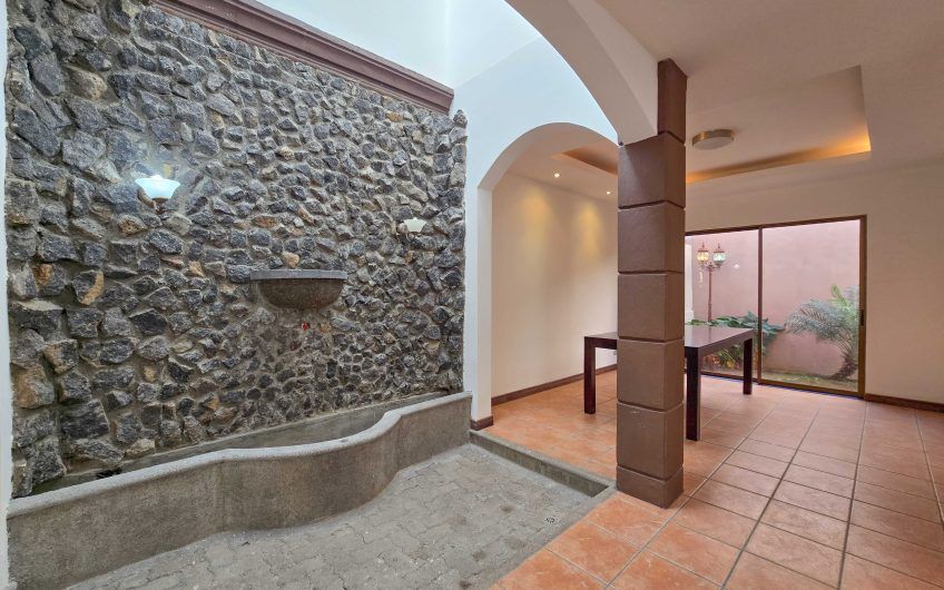 Condo de 240 m2 de 3 habit. y con terrazas en Santa Ana Centro