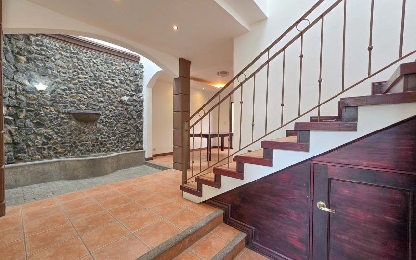 Condo de 240 m2 de 3 habit. y con terrazas en Santa Ana Centro