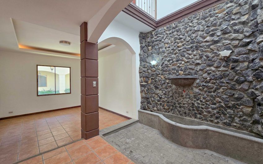 Condo de 240 m2 de 3 habit. y con terrazas en Santa Ana Centro