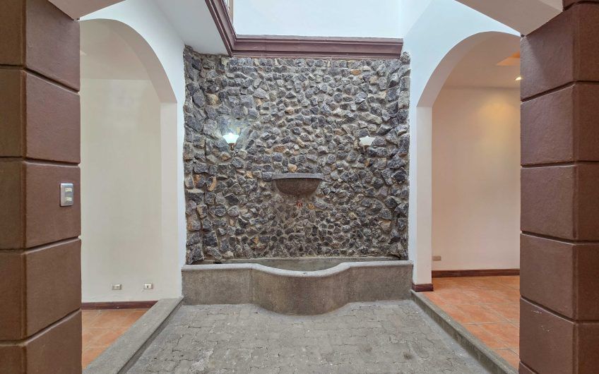 Condo de 240 m2 de 3 habit. y con terrazas en Santa Ana Centro