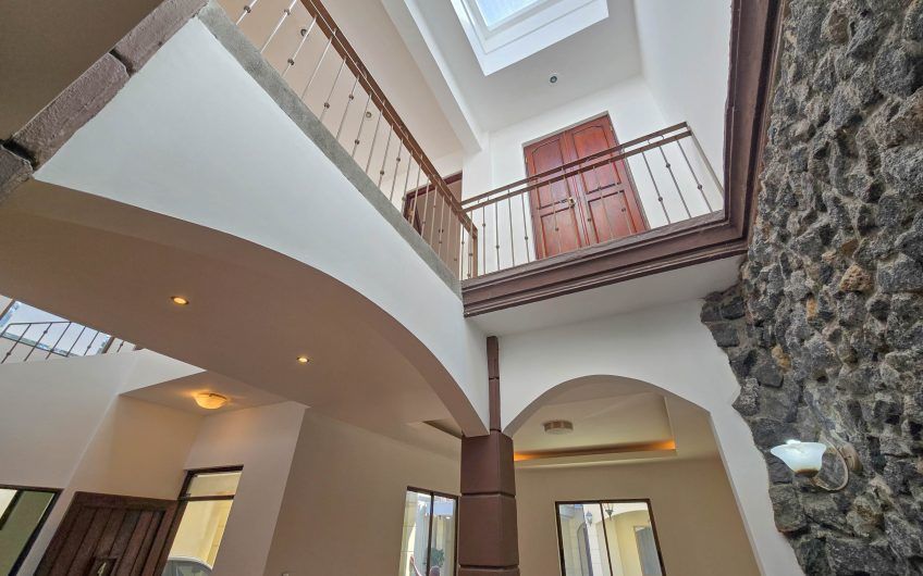 Condo de 240 m2 de 3 habit. y con terrazas en Santa Ana Centro