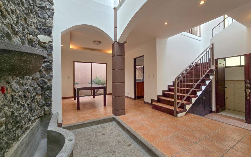 Condo de 240 m2 de 3 habit. y con terrazas en Santa Ana Centro