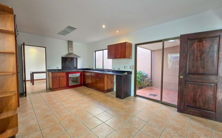 Condo de 240 m2 de 3 habit. y con terrazas en Santa Ana Centro