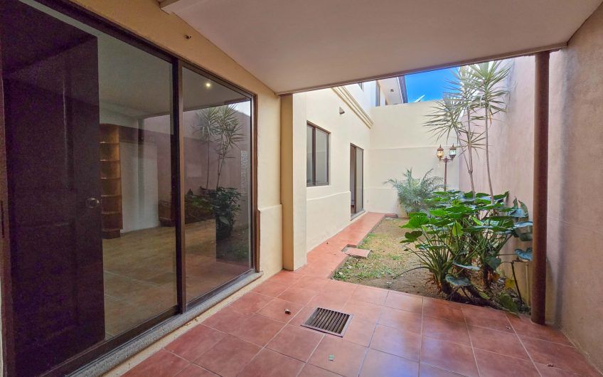 Condo de 240 m2 de 3 habit. y con terrazas en Santa Ana Centro