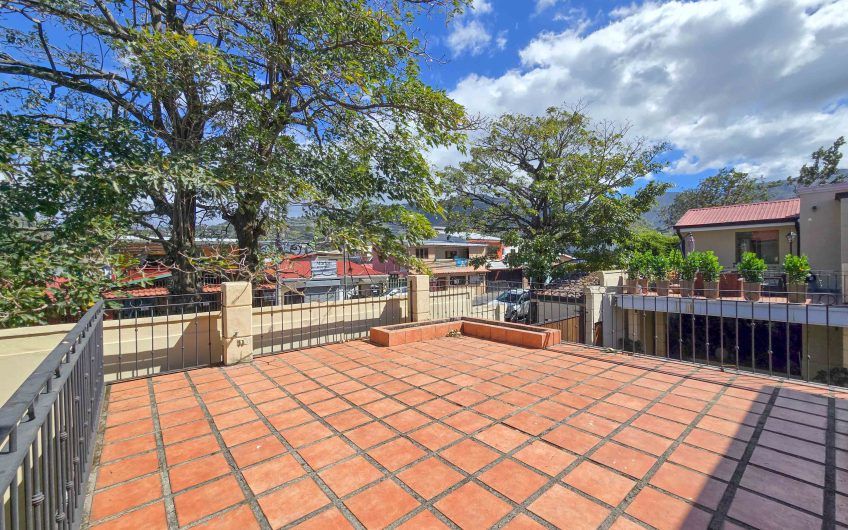 Condo de 240 m2 de 3 habit. y con terrazas en Santa Ana Centro