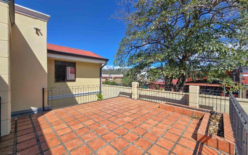 Condo de 240 m2 de 3 habit. y con terrazas en Santa Ana Centro