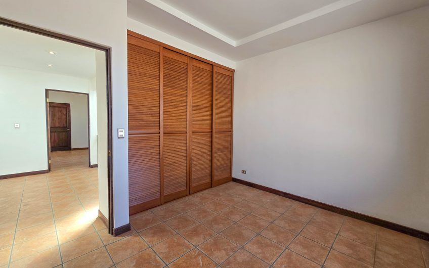 Condo de 240 m2 de 3 habit. y con terrazas en Santa Ana Centro