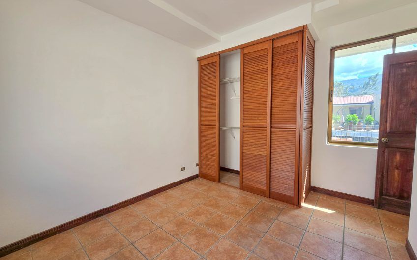 Condo de 240 m2 de 3 habit. y con terrazas en Santa Ana Centro