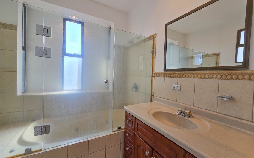 Condo de 240 m2 de 3 habit. y con terrazas en Santa Ana Centro