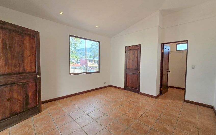 Condo de 240 m2 de 3 habit. y con terrazas en Santa Ana Centro