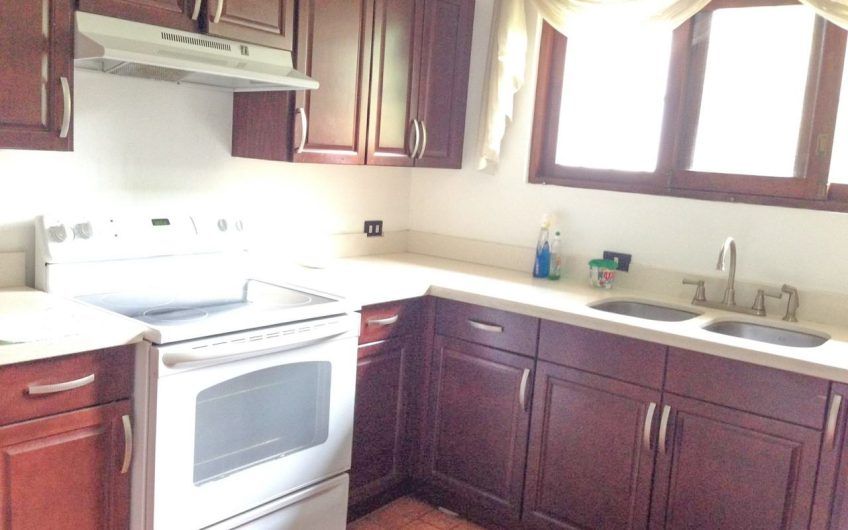 Apartamento de 3 habit.+ de servicio en Bello Horizonte Escazú