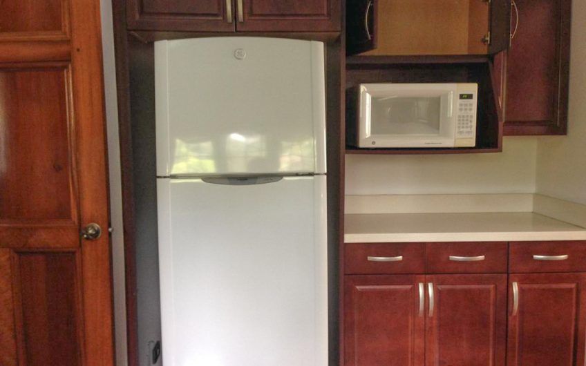 Apartamento de 3 habit.+ de servicio en Bello Horizonte Escazú