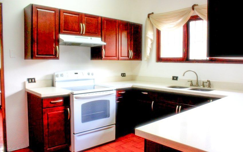 Apartamento de 3 habit.+ de servicio en Bello Horizonte Escazú