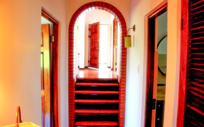 Apartamento de 3 habit.+ de servicio en Bello Horizonte Escazú