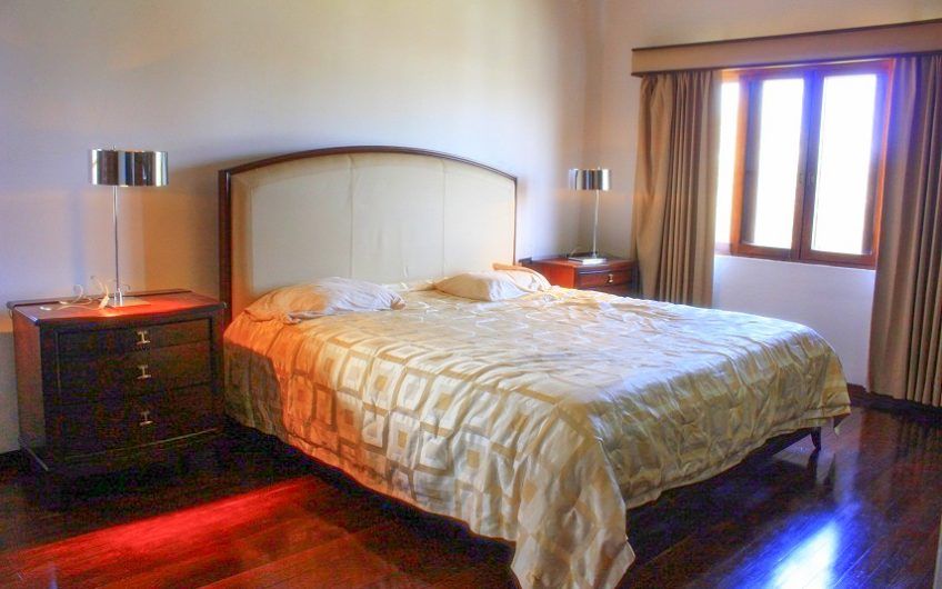 Apartamento de 3 habit.+ de servicio en Bello Horizonte Escazú