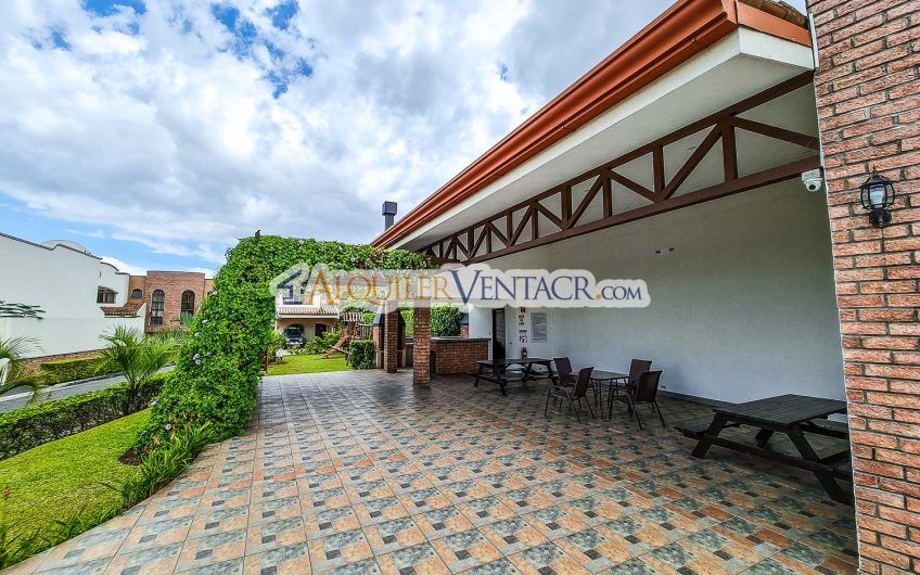 Alquiler Condominio Moderno en Bello Horizonte Escazú | 1 Planta | 2 Hab | Piscina | Seguridad 24/7