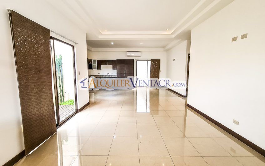 Alquiler Condominio Moderno en Bello Horizonte Escazú | 1 Planta | 2 Hab | Piscina | Seguridad 24/7