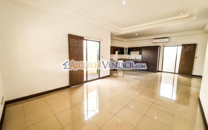 Alquiler Condominio Moderno en Bello Horizonte Escazú | 1 Planta | 2 Hab | Piscina | Seguridad 24/7