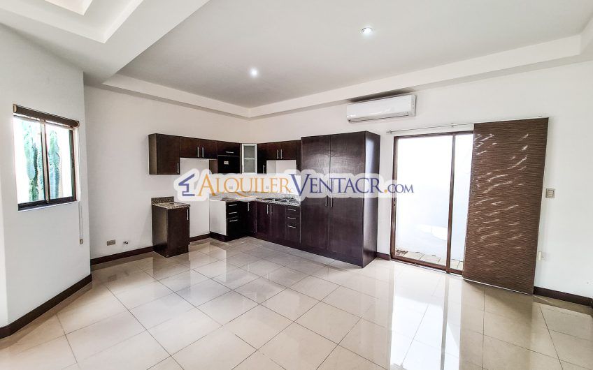 Alquiler Condominio Moderno en Bello Horizonte Escazú | 1 Planta | 2 Hab | Piscina | Seguridad 24/7