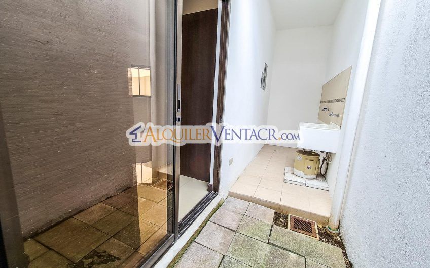 Alquiler Condominio Moderno en Bello Horizonte Escazú | 1 Planta | 2 Hab | Piscina | Seguridad 24/7