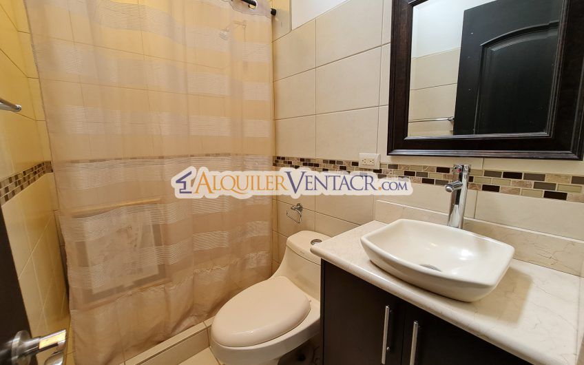 Alquiler Condominio Moderno en Bello Horizonte Escazú | 1 Planta | 2 Hab | Piscina | Seguridad 24/7