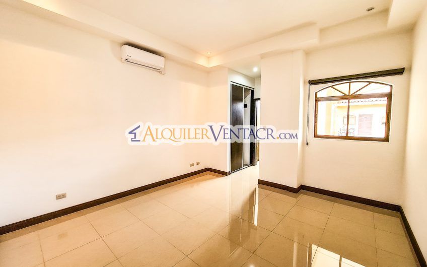 Alquiler Condominio Moderno en Bello Horizonte Escazú | 1 Planta | 2 Hab | Piscina | Seguridad 24/7