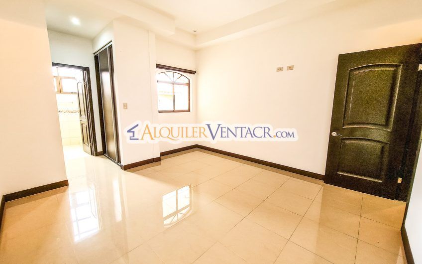 Alquiler Condominio Moderno en Bello Horizonte Escazú | 1 Planta | 2 Hab | Piscina | Seguridad 24/7