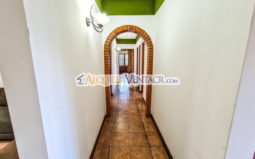 Apartamento con vista de 3 habit.+ de servicio Bello Horizonte Escazú