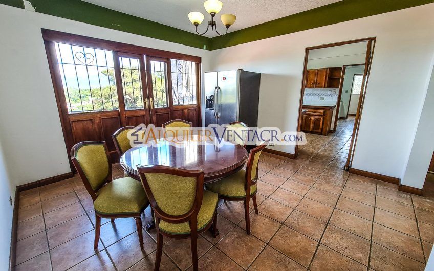 Apartamento con vista de 3 habit.+ de servicio Bello Horizonte Escazú